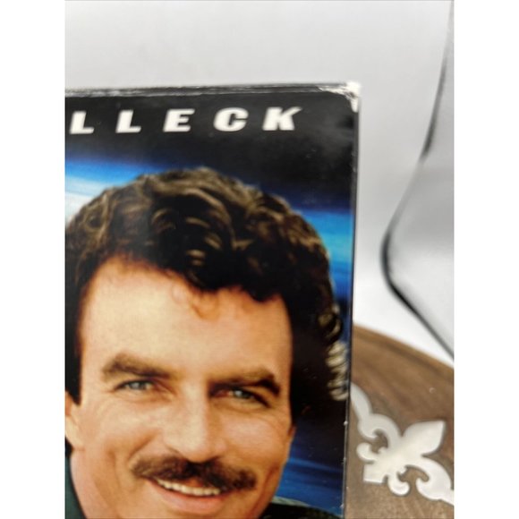 Magnum P.I. - The Complete First Season (DVD, 2004, 4-Disc Set) - Picture 2 of 16